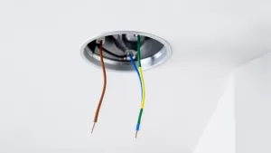 podłączenie lampy sufitowej 3 kable