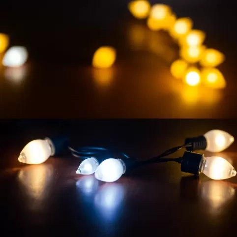 Jak długo świecą lampki LED na baterie