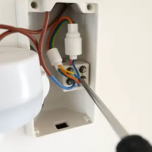 Jak podłączyć lampę z czujnikiem ruchu i zmierzchu
